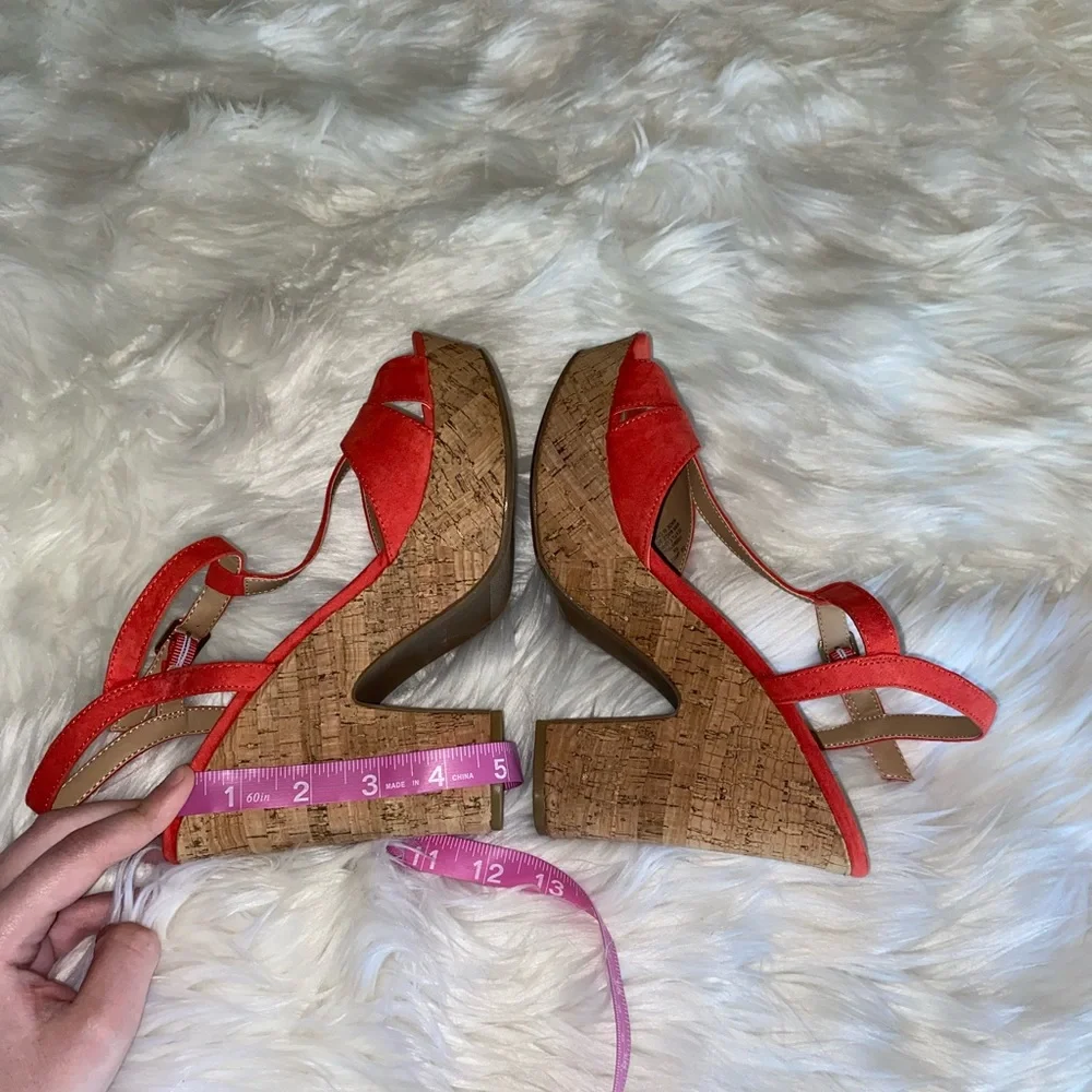 Sun & Stone salmon colored wedges size 9 NWOT